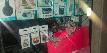 La Policía Nacional detiene en plena huida a dos varones por un delito de robo en un establecimiento tipo bazar y recupera los efectos sustraídos