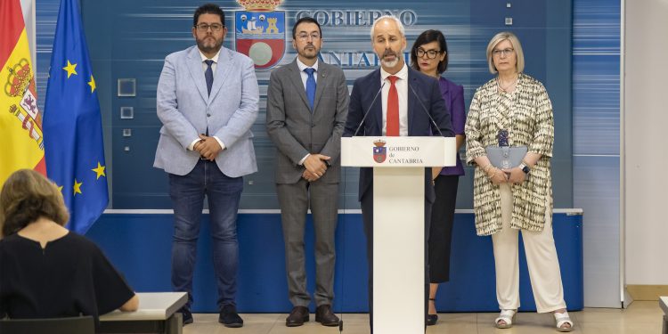 Cantabria arranca el nuevo curso escolar con 86.761 alumnos, 806 menos en Infantil y Primaria, y 8.451 docentes, 128 más que el año pasado