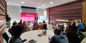 Cámara Torrelavega pone a disposición de los comerciantes la IA ChatPDB Cámara Torrelavega