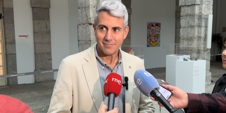 Zuloaga: “El problema no son los consejeros ni las consejeras sino la falta de liderazgo y la falta de ambición de Buruaga a la hora defender Cantabria”