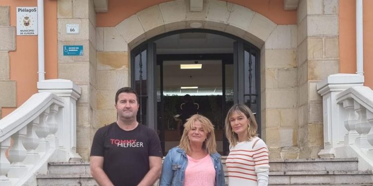 PRC, AVIP y PSOE solicitan al Ayuntamiento de Piélagos que el centro cultural de Barcenilla pase a denominarse Mauro Muriedas