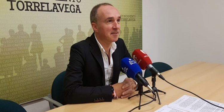 El PP de Torrelavega denuncia un nuevo despilfarro de regionalistas y socialistas en una revista