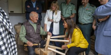 Gómez del Río apuesta por coordinar esfuerzos y tejer una red «entre todas las entidades y administraciones» para prevenir y luchar contra la soledad no deseada en Cantabria