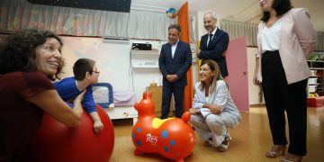 Buruaga anuncia «los primeros pasos» para un nuevo centro público de educación especial en la zona oriental de Cantabria