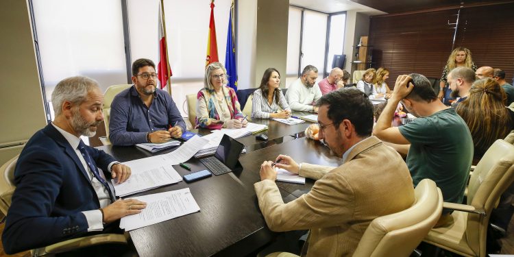 Silva aborda con la Junta de Personal el cronograma de negociaciones sindicales que marcarán el curso 2024-2025