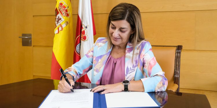 Buruaga pide por carta una reunión a Puente para abordar una «solución definitiva» para la intermodal de La Pasiega