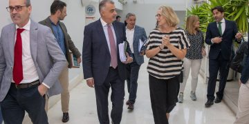 El aeropuerto Seve Ballesteros mejorará la operativa y las frecuencias de los vuelos a Madrid, Barcelona, Sevilla, Ibiza y Menorca