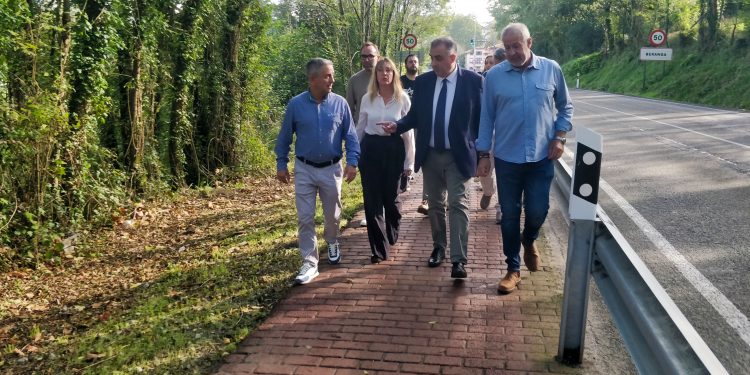 Roberto Media inaugura el nuevo paseo peatonal que conecta Praves y Beranga