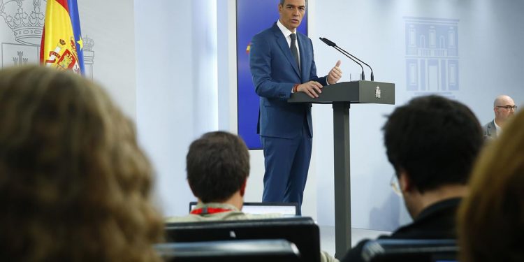 El Gobierno aprueba un nuevo paquete de ayudas de 3.765 millones para hacer frente a los daños de la DANA