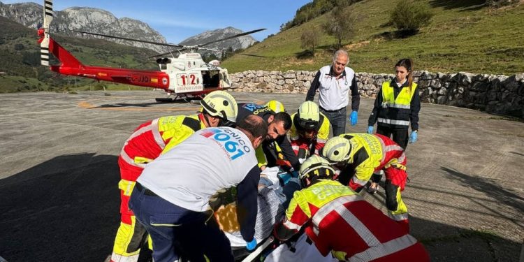 Evacuado en helicóptero un sevillano con fractura abierta de tibia y peroné en Espinama