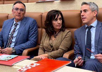 El PSOE registra las enmiendas parciales para financiar la mejora retributiva de los docentes