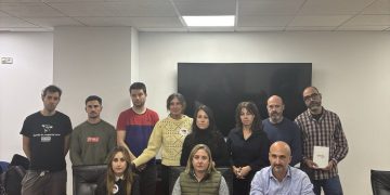 Sindicatos docentes se encierran en Peña Herbosa para exigir soluciones al conflicto educativo en Cantabria