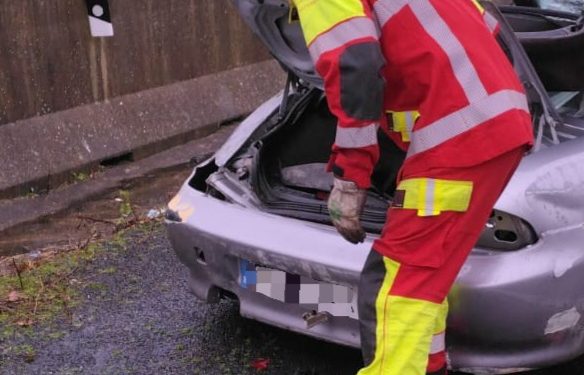 Herido un varón en una salida de vía con vuelco de vehículo en la A-67 a la altura de Molledo