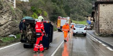 Vuelco de un vehículo en Cabezón de Liébana sin heridos