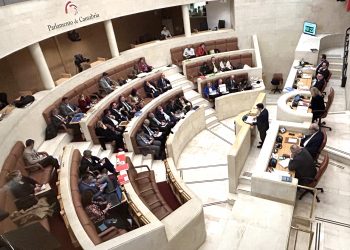 El Parlamento de Cantabria rechaza las enmiendas de PSOE y Vox a los Presupuestos de 2025 con los votos de PP y PRC