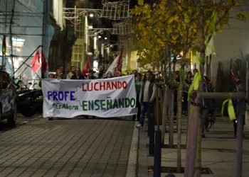 Cerca de 2.000 docentes cántabros exigen en la calle una solución a la adecuación salarial pendiente