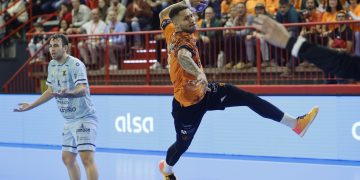 Bathco BM Torrelavega vivirá hoy el sueño de jugar ante el Kiel