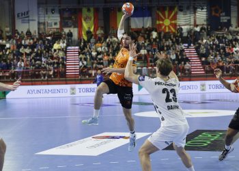 Torrelavega sueña con volver a Europa tras plantar cara al Kiel