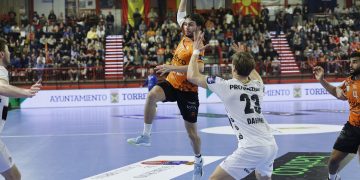 Torrelavega sueña con volver a Europa tras plantar cara al Kiel