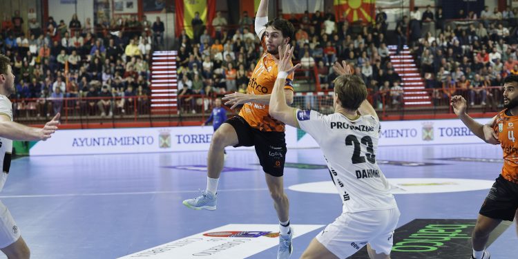 Torrelavega sueña con volver a Europa tras plantar cara al Kiel