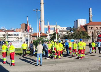 Los sindicatos de la logística de Solvay denuncian la sustitución de trabajadores en paro por empleados de ETTs