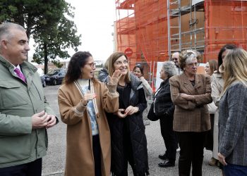 Buruaga visita el inicio de las obras de rehabilitación energética de 120 viviendas en Cajo que «marcan un antes y un después en la historia del barrio santanderino»
