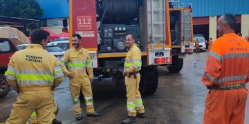 30 bomberos de Cantabria y 14 voluntarios municipales están ya desplegados en la zona de la DANA