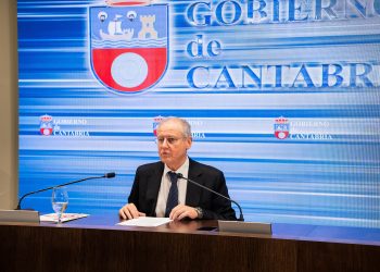 Cantabria reclama un mayor apoyo del Estado para garantizar el futuro de Solvay y evitar el riesgo «serio» de deslocalización de empresas «importantes» de la comunidad