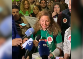 Los profesores de Cantabria levantan el encierro tras diez días pero anuncian nuevas protestas: «Vuelve la marea verde»