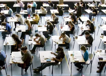 El Gobierno cántabro convoca 103 plazas de personal laboral y funcionario de la OEP en la Administración General