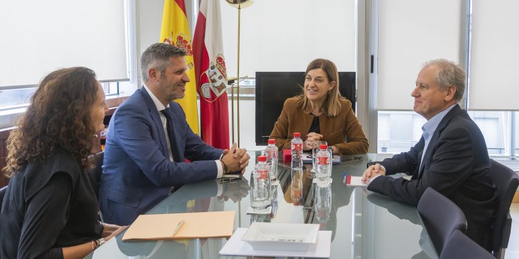 Buruaga aborda con el presidente de Altadis-Imperial Brands la situación de la planta de Entrambasaguas y el futuro del sector