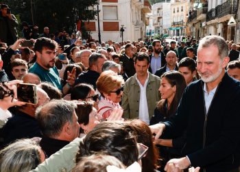 Felipe VI y doña Letizia regresan a las zonas afectadas por la DANA