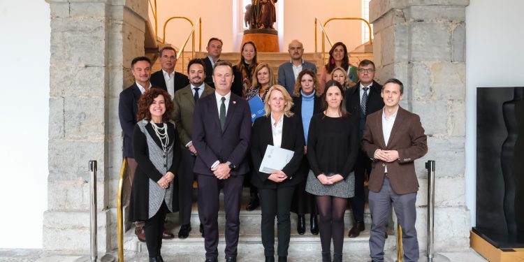 María Jesús Susinos defiende que su presupuesto garantiza el relevo generacional y la estabilidad en el sector primario