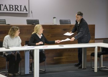 Susinos se compromete a articular medidas para paliar los efectos de las fuertes lluvias en la cosecha de patatas de Valderredible