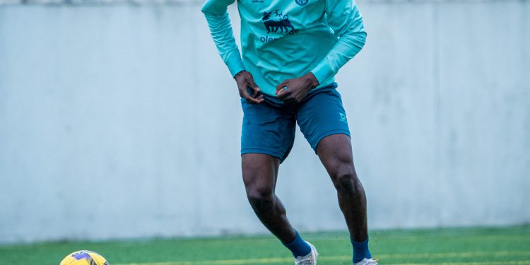 El Racing entrena en Bezana mientras se reponía el césped en El Sardinero