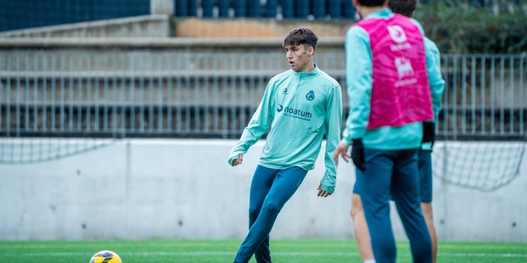 El Racing entrena en Bezana mientras se reponía el césped en El Sardinero