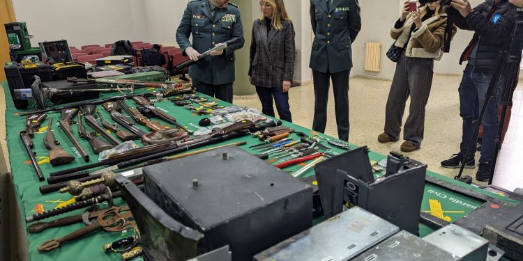 La Guardia Civil desarticula un grupo criminal responsable de más de 30 robos en Cantabria y confisca un arsenal de casi 50 armas