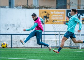 El Racing entrena en Bezana mientras se reponía el césped en El Sardinero