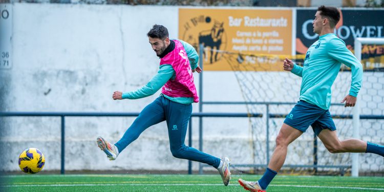 El Racing entrena en Bezana mientras se reponía el césped en El Sardinero