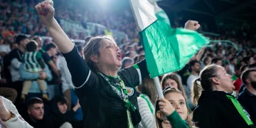 El bolso perdido y recuperado tras el partido del Racing