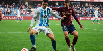 La Real Sociedad Gimnástica sucumbe ante el líder Pontevedra (2-1) en un partido marcado por las lesiones y la falta de acierto
