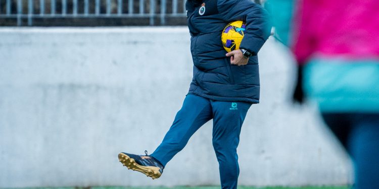 El Racing entrena en Bezana mientras se reponía el césped en El Sardinero