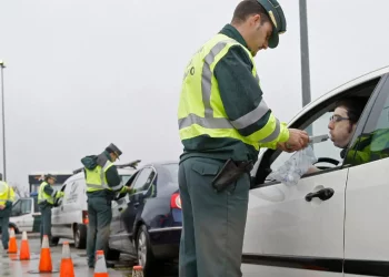 Tráfico inicia una campaña especial de control sobre alcoholemia y drogas con motivo de las fiestas navideñas