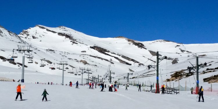 La Estación de Esquí y Montaña Alto Campoo abrirá el jueves la temporada 2024/2025