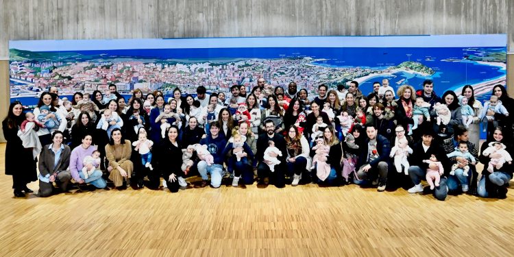 El Ayuntamiento de Santander mantiene abierto el plazo para solicitar las ayudas de 200 euros para familias con hijos nacidos o adoptados en 2024