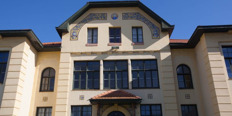 La AMPA del CEIP Menéndez Pelayo denuncia graves deficiencias en el centro escolar y exige reparaciones urgentes