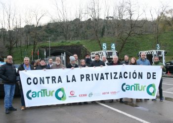 Trabajadores de Cantur protestan contra la privatización de servicios en Alto Campoo