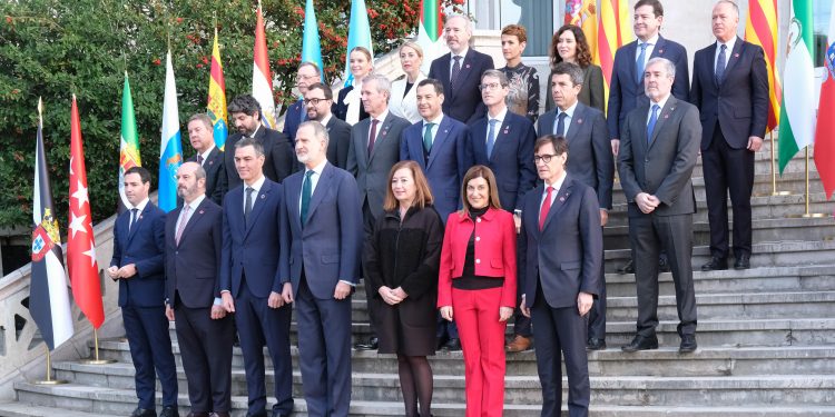 Pedro Sánchez defiende el modelo autonómico mientras crecen las tensiones por la financiación entre comunidades