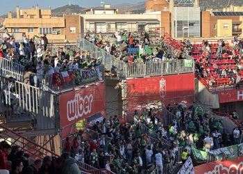 El Racing naufraga en Granada con un mal partido y una lamentable actuación de Pérez Hernández