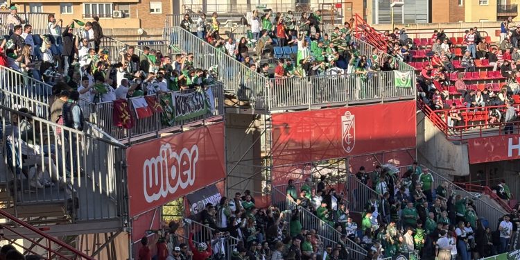 El Racing naufraga en Granada con un mal partido y una lamentable actuación de Pérez Hernández